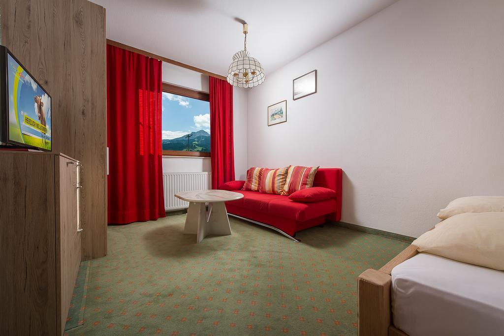 Familienhotel Central Sankt Johann in Tirol Room photo