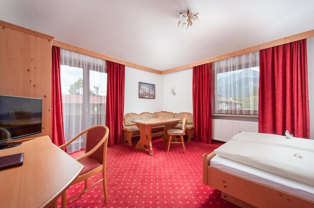 Familienhotel Central Sankt Johann in Tirol Room photo